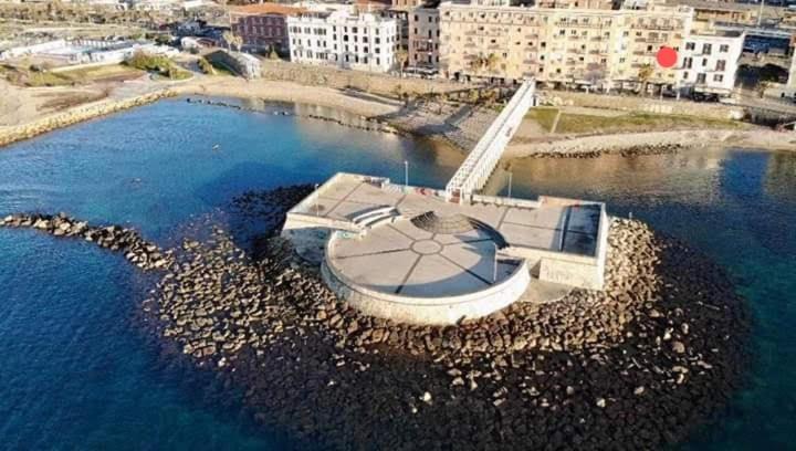 Suite Beachfront Near The Station And Port, 5 Beds Civitavecchia Exterior photo