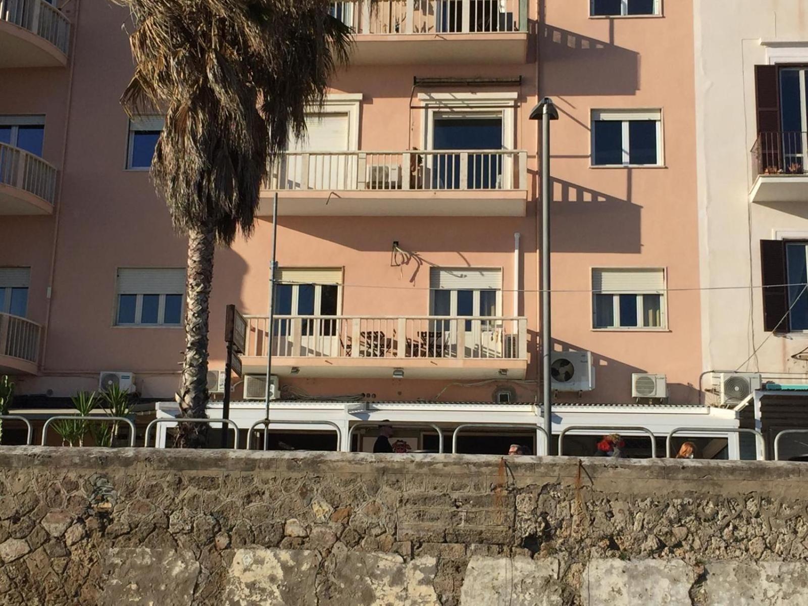 Suite Beachfront Near The Station And Port, 5 Beds Civitavecchia Exterior photo